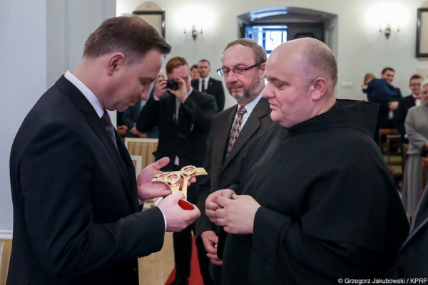 prezydent otrzymał relikwie polskich męczenników z pariacoto